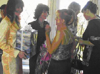 ИСХиПР: получен диплом специалиста, вручены цветы и подарки. Теперь - в путь!