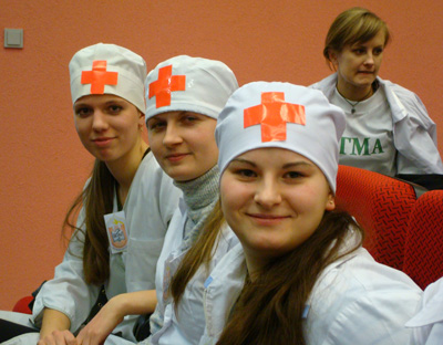 На фото: студенты-фармацевты ИМО в дни  проведения Всероссийской студенческой фармацевтической олимпиады в Москве. 