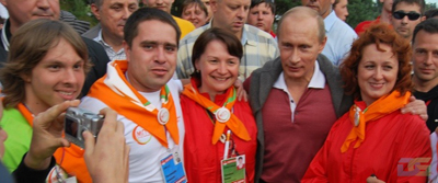 Алексей рядом с премьером - второй слева.